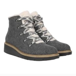 DR Scholls hiking boots